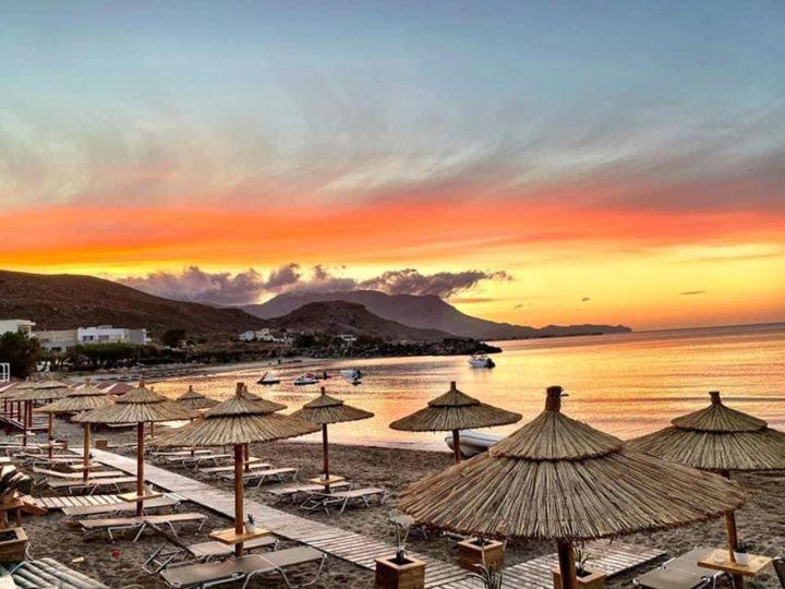 Molos Beach Rooms Kíssamos Eksteriør bilde