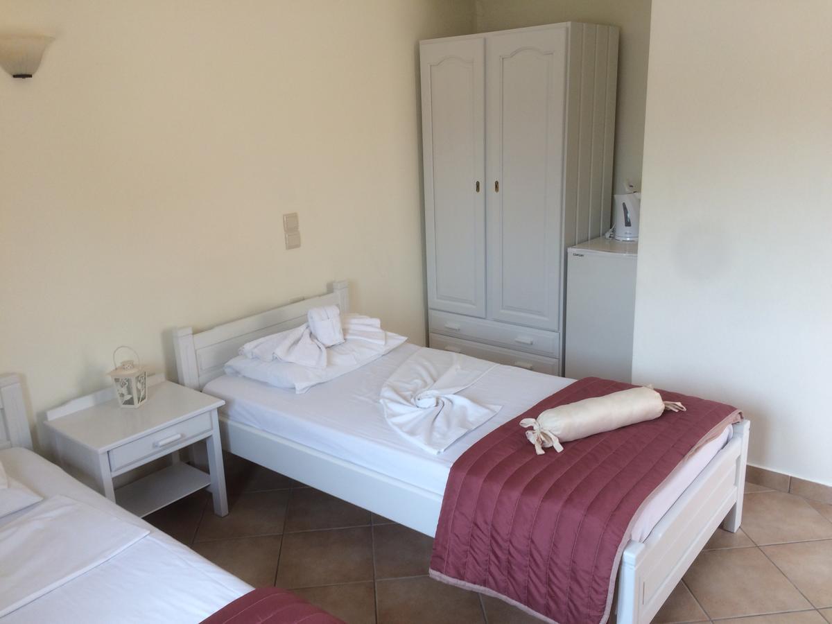 Molos Beach Rooms Kíssamos Eksteriør bilde
