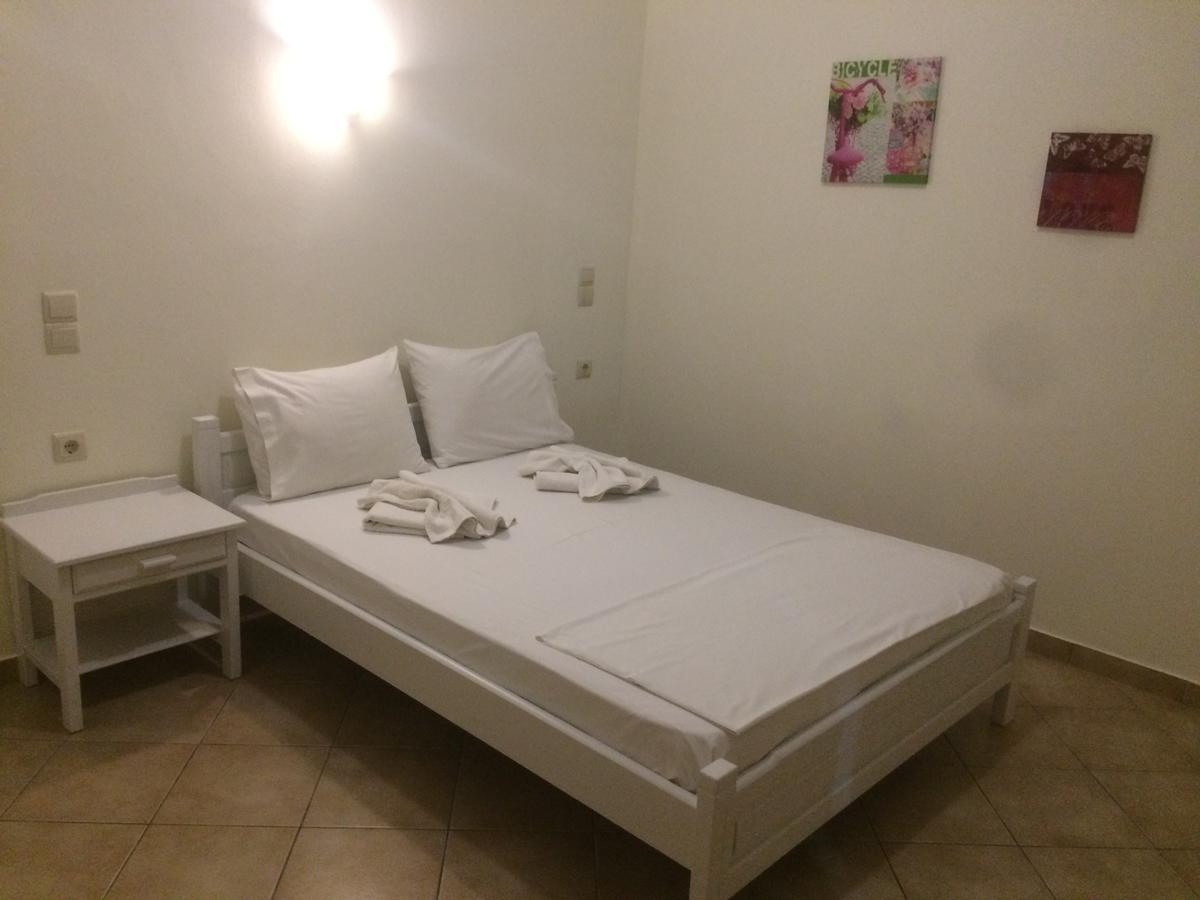 Molos Beach Rooms Kíssamos Eksteriør bilde