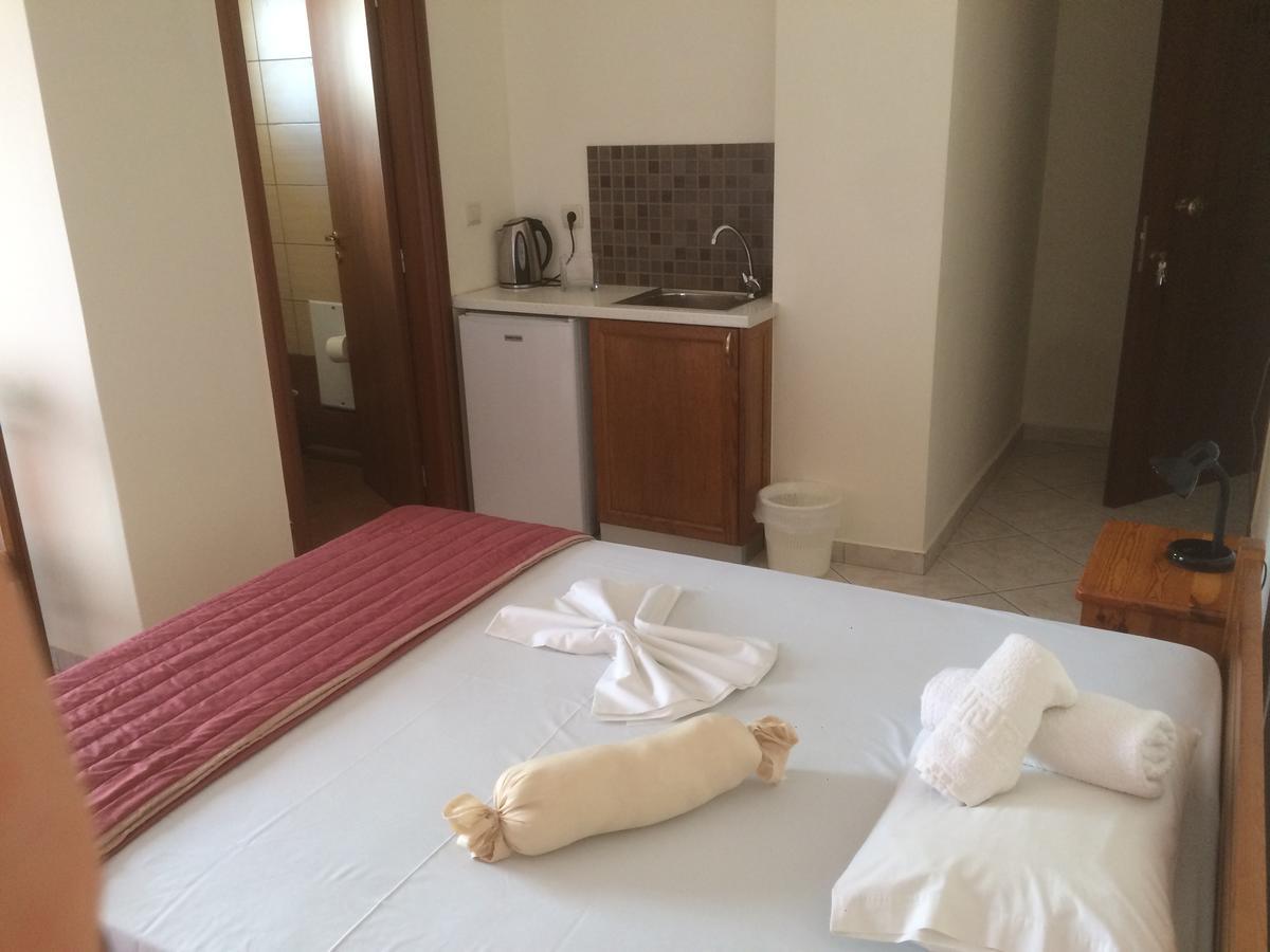 Molos Beach Rooms Kíssamos Eksteriør bilde